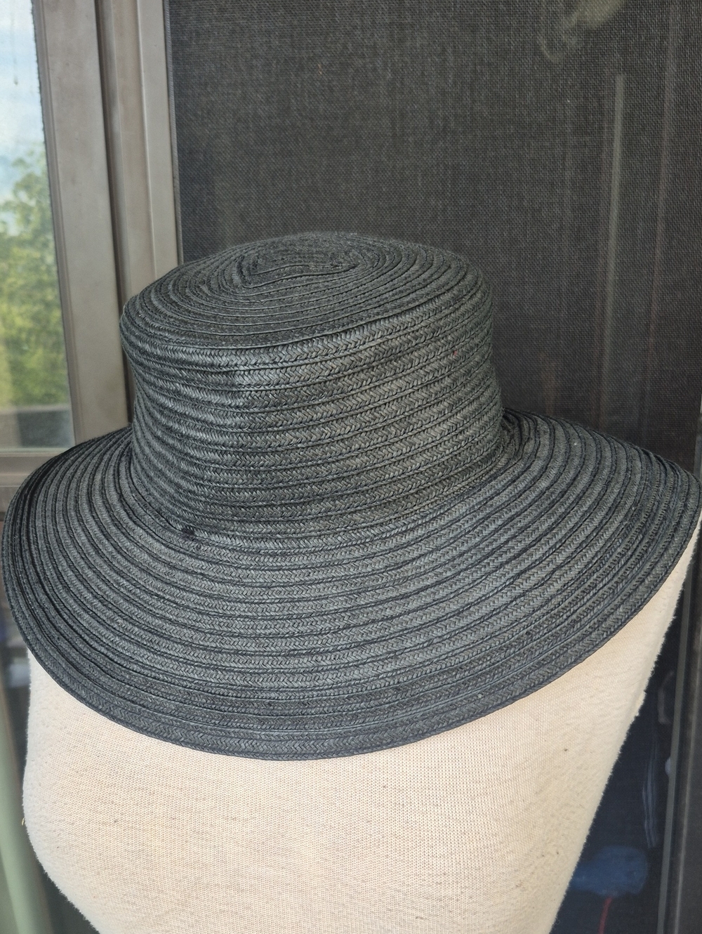 BLACK NATURAL STRAW HAT
